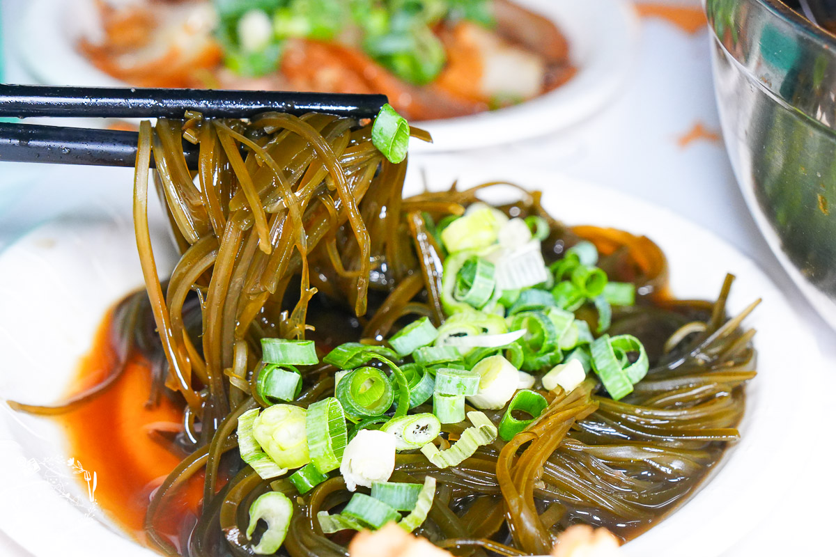 売牛本土原汁牛肉麵｜鳳山在地傳承30年的牛肉麵！靈魂牛油跟酸菜辣油更是點睛之筆！鳳山牛肉麵推薦！