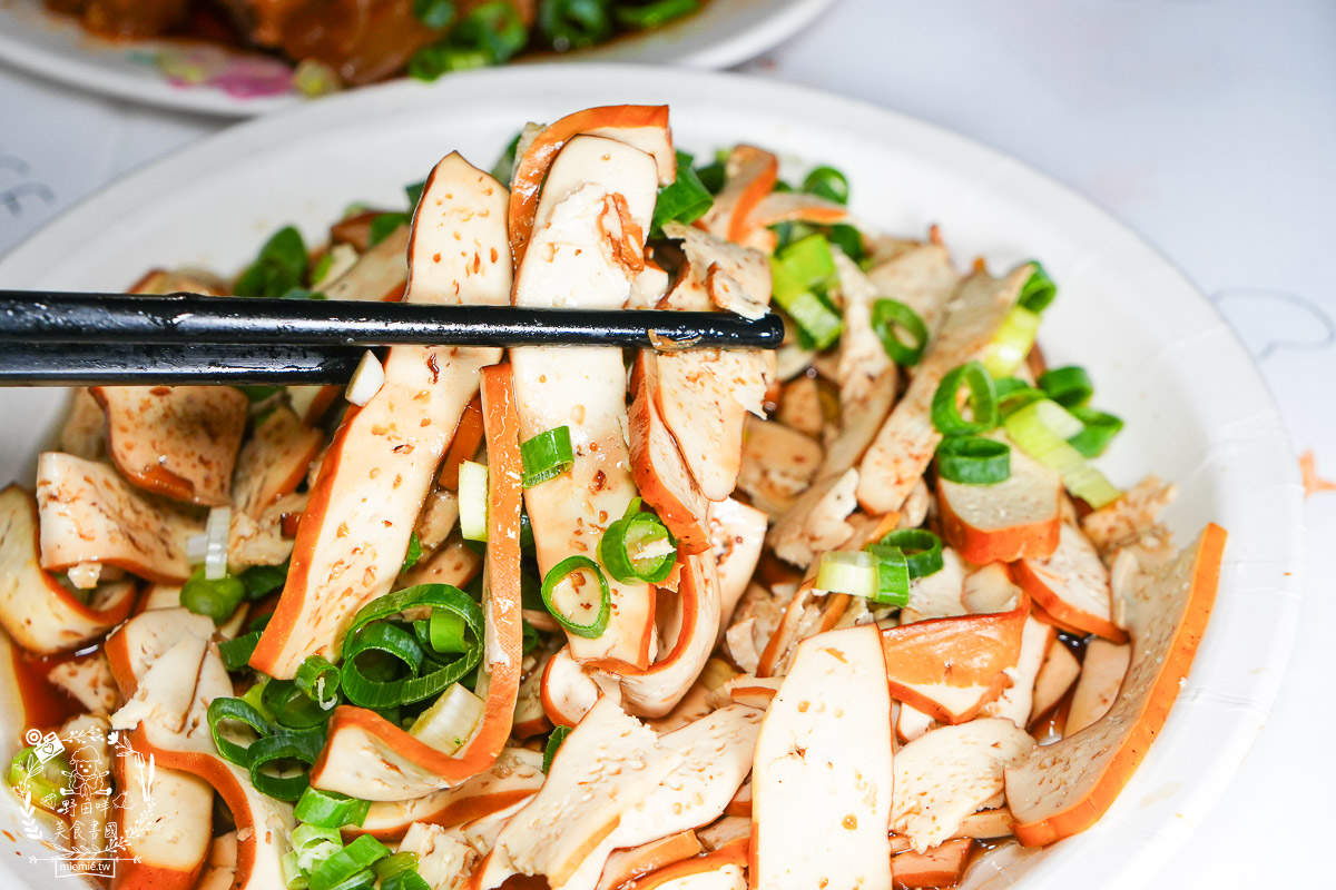 売牛本土原汁牛肉麵｜鳳山在地傳承30年的牛肉麵！靈魂牛油跟酸菜辣油更是點睛之筆！鳳山牛肉麵推薦！