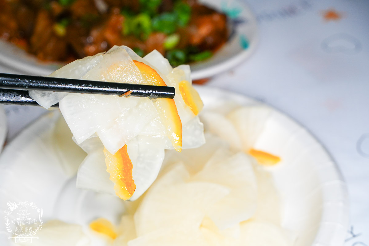 売牛本土原汁牛肉麵｜鳳山在地傳承30年的牛肉麵！靈魂牛油跟酸菜辣油更是點睛之筆！鳳山牛肉麵推薦！