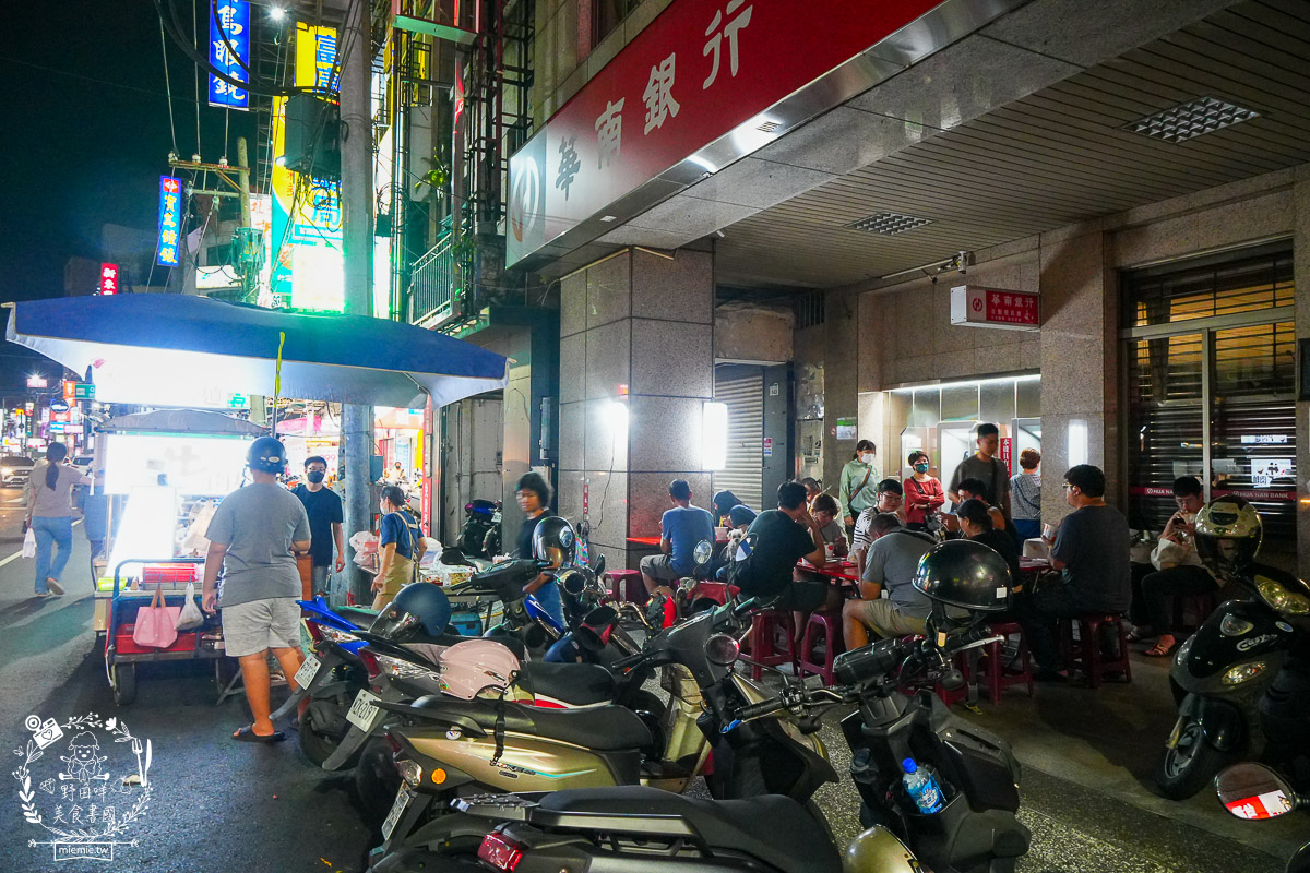 売牛本土原汁牛肉麵｜鳳山在地傳承30年的牛肉麵！靈魂牛油跟酸菜辣油更是點睛之筆！鳳山牛肉麵推薦！