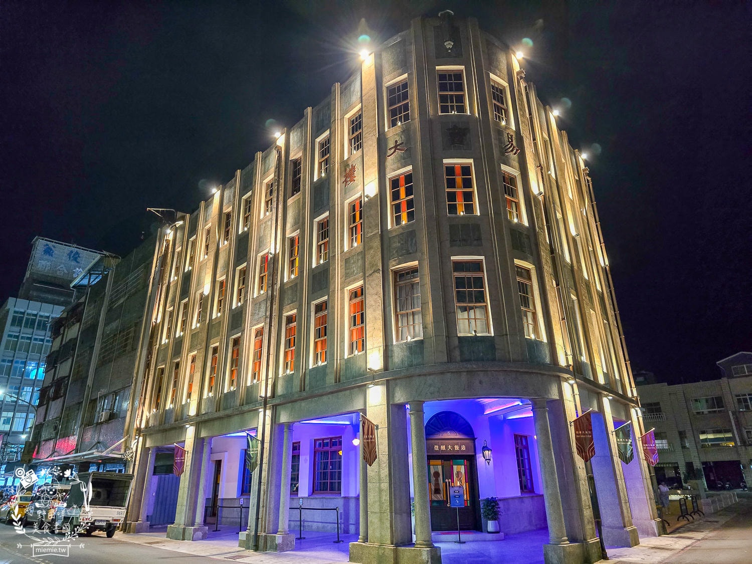 微醺大飯店高雄場落在70年歷史的四層樓老建築開啟沈浸式體驗的微醺旅程!首次攜手叁式共創AI 互動!一樓展廳可拍照留念!? - 第1張圖 微醺大飯店高雄場落在70年歷史的四層樓老建築開啟沈浸式體驗的微醺旅程!首次攜手叁式共創AI 互動!一樓展廳可拍照留念!?
