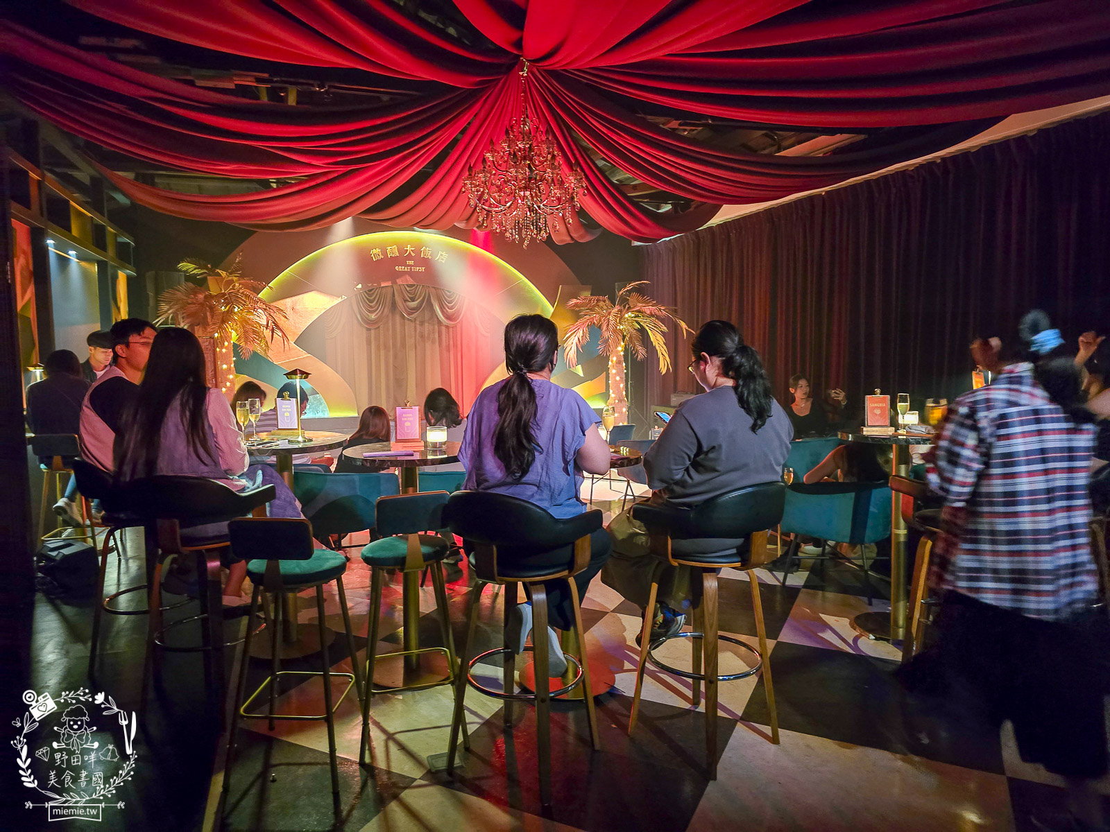 微醺大飯店高雄場落在70年歷史的四層樓老建築開啟沈浸式體驗的微醺旅程!首次攜手叁式共創AI 互動!一樓展廳可拍照留念!? - 第17張圖