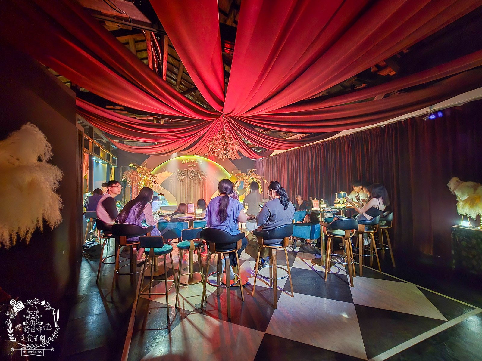 微醺大飯店高雄場落在70年歷史的四層樓老建築開啟沈浸式體驗的微醺旅程!首次攜手叁式共創AI 互動!一樓展廳可拍照留念!? - 第18張圖