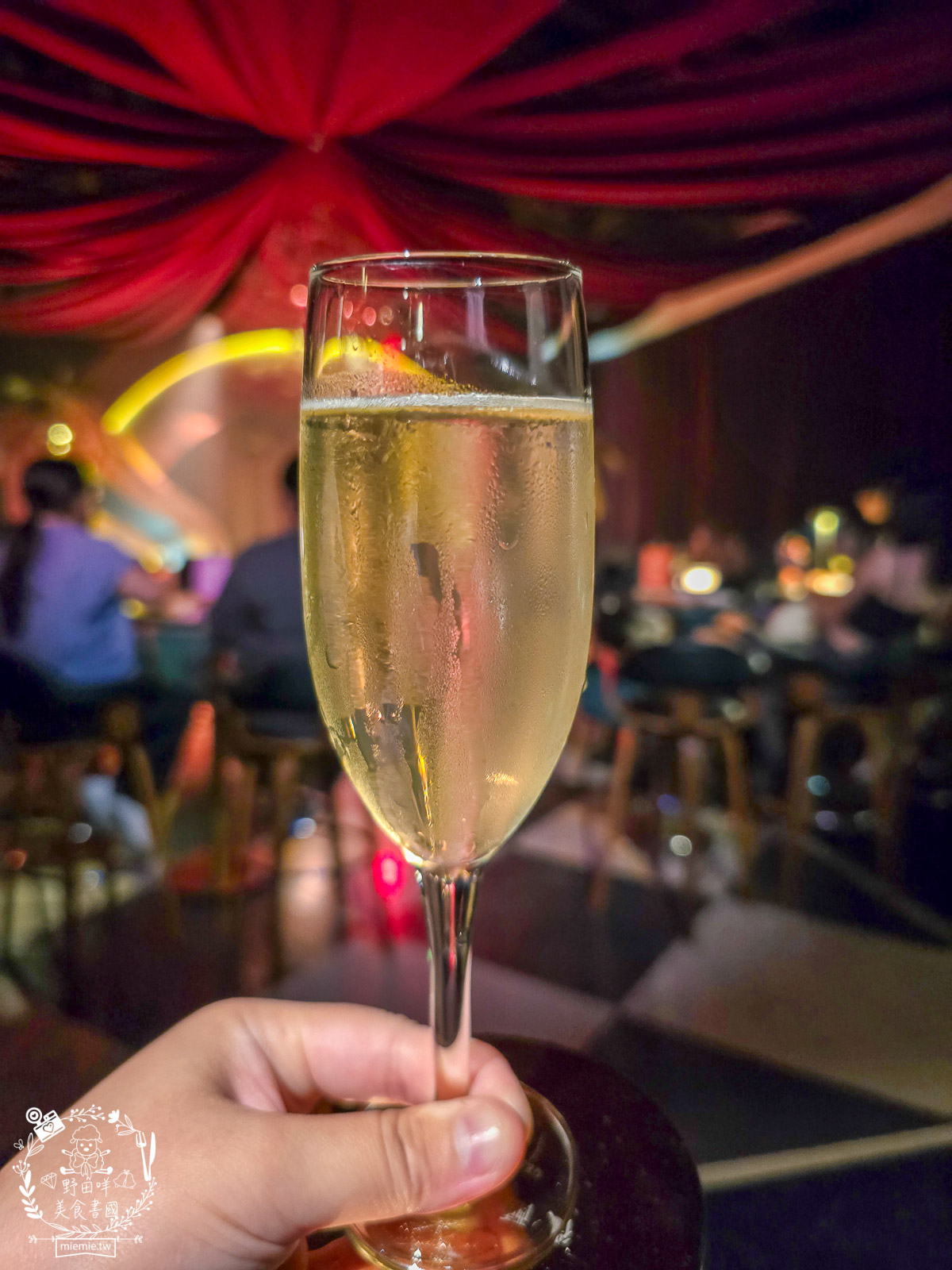 微醺大飯店高雄場落在70年歷史的四層樓老建築開啟沈浸式體驗的微醺旅程!首次攜手叁式共創AI 互動!一樓展廳可拍照留念!? - 第19張圖