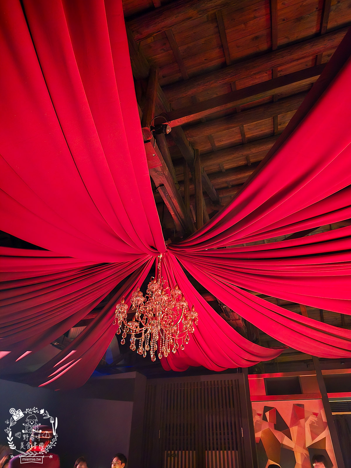 微醺大飯店高雄場落在70年歷史的四層樓老建築開啟沈浸式體驗的微醺旅程!首次攜手叁式共創AI 互動!一樓展廳可拍照留念!? - 第21張圖