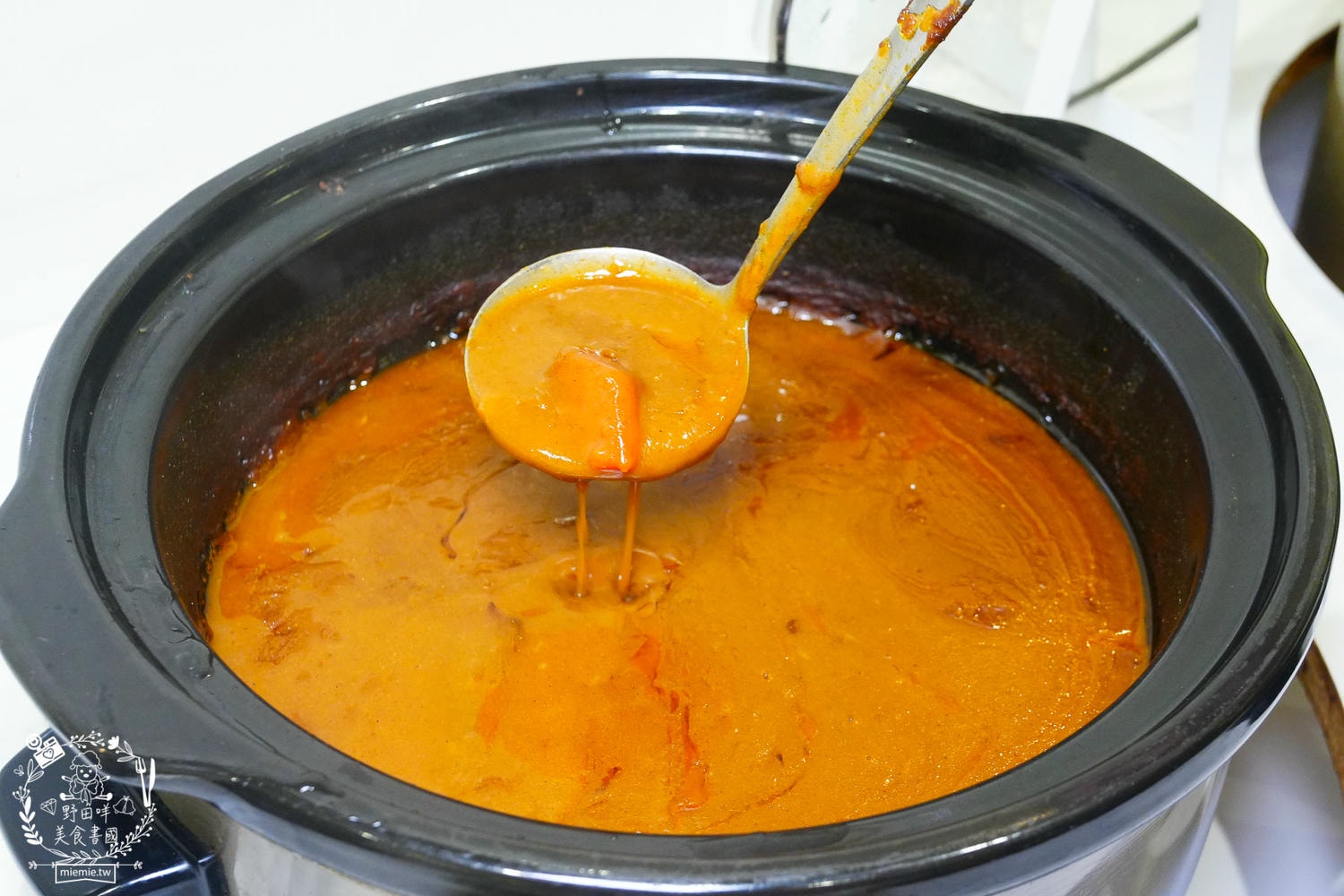 高雄美食｜伊根鍋屋鼎強店奢華 M9+ 和牛與爆炒麻油湯的極致饗宴！最低 298 元起享豐富自助吧，火鍋控的私藏清單