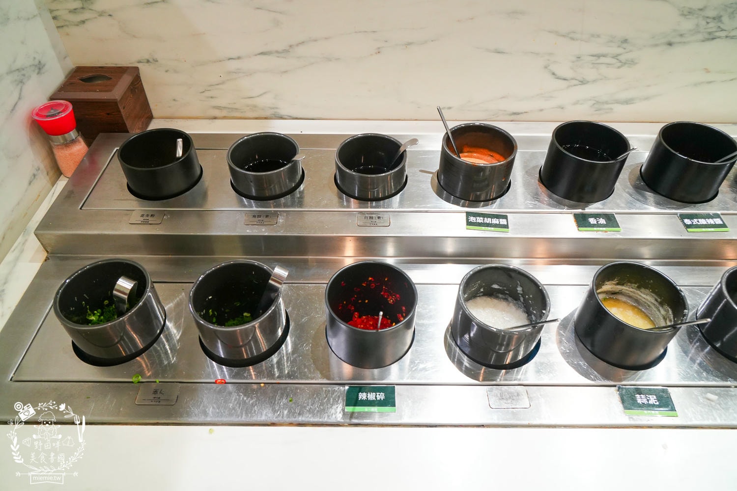 高雄美食｜伊根鍋屋鼎強店奢華 M9+ 和牛與爆炒麻油湯的極致饗宴！最低 298 元起享豐富自助吧，火鍋控的私藏清單