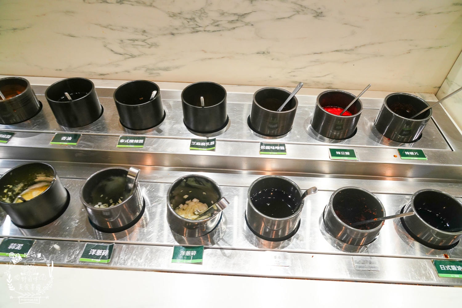 高雄美食｜伊根鍋屋鼎強店奢華 M9+ 和牛與爆炒麻油湯的極致饗宴！最低 298 元起享豐富自助吧，火鍋控的私藏清單