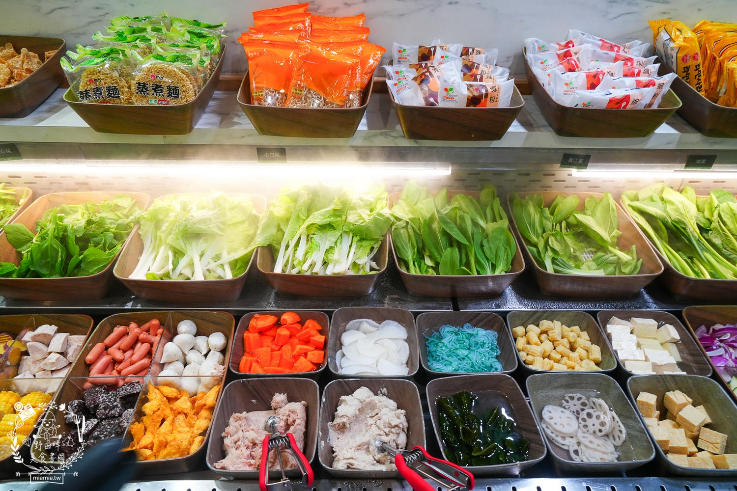 高雄美食｜伊根鍋屋鼎強店奢華 M9+ 和牛與爆炒麻油湯的極致饗宴！最低 298 元起享豐富自助吧，火鍋控的私藏清單