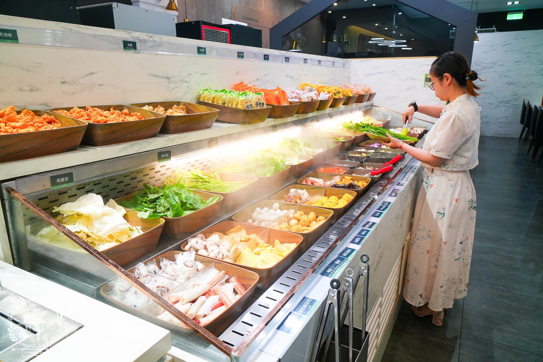 高雄美食|伊根鍋屋鼎強店奢華 M9+ 和牛與爆炒麻油湯的極致饗宴!最低 298 元起享豐富自助吧,火鍋控的私藏清單 - 第18張圖 高雄美食|伊根鍋屋鼎強店奢華 M9+ 和牛與爆炒麻油湯的極致饗宴!最低 298 元起享豐富自助吧,火鍋控的私藏清單