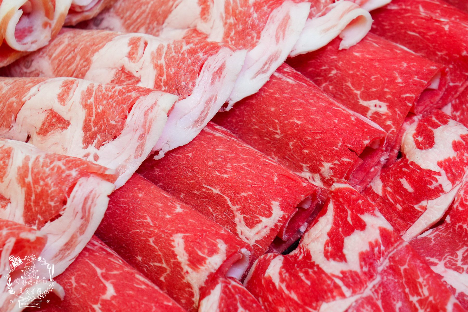 高雄美食|伊根鍋屋鼎強店奢華 M9+ 和牛與爆炒麻油湯的極致饗宴!最低 298 元起享豐富自助吧,火鍋控的私藏清單 - 第34張圖 高雄美食|伊根鍋屋鼎強店奢華 M9+ 和牛與爆炒麻油湯的極致饗宴!最低 298 元起享豐富自助吧,火鍋控的私藏清單