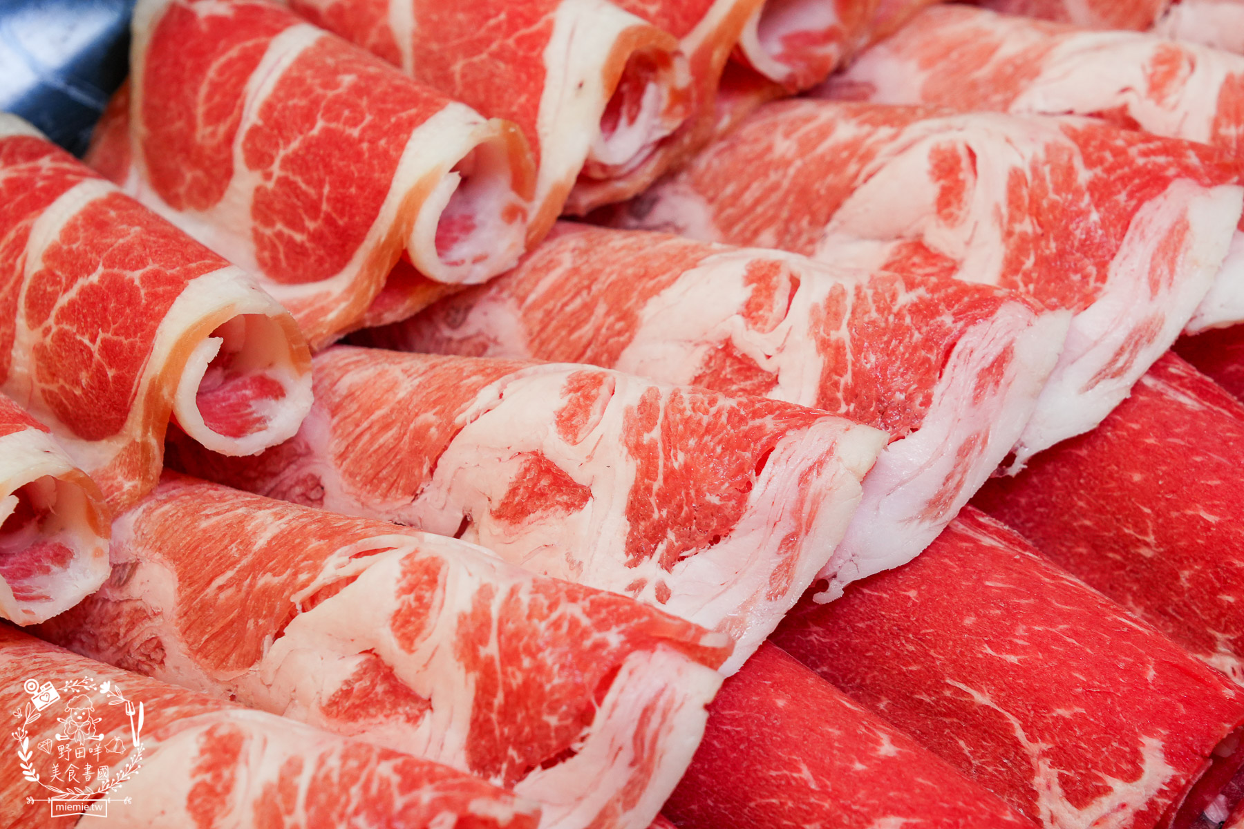 高雄美食|伊根鍋屋鼎強店奢華 M9+ 和牛與爆炒麻油湯的極致饗宴!最低 298 元起享豐富自助吧,火鍋控的私藏清單 - 第38張圖 高雄美食|伊根鍋屋鼎強店奢華 M9+ 和牛與爆炒麻油湯的極致饗宴!最低 298 元起享豐富自助吧,火鍋控的私藏清單