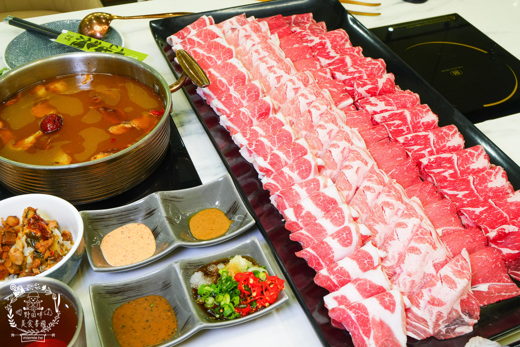 高雄美食|伊根鍋屋鼎強店奢華 M9+ 和牛與爆炒麻油湯的極致饗宴!最低 298 元起享豐富自助吧,火鍋控的私藏清單 - 第40張圖 高雄美食|伊根鍋屋鼎強店奢華 M9+ 和牛與爆炒麻油湯的極致饗宴!最低 298 元起享豐富自助吧,火鍋控的私藏清單