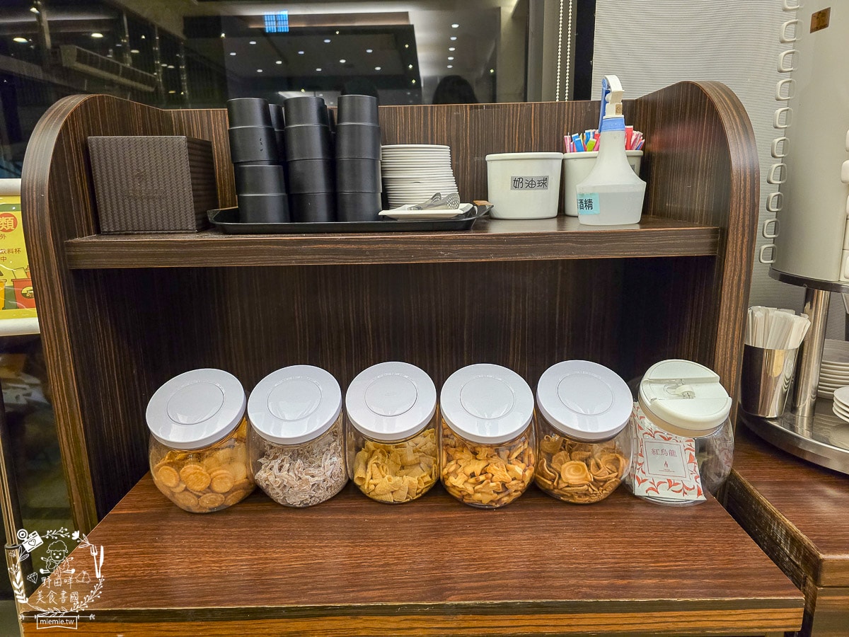 台東住宿｜台東富野渡假酒店｜入住就送豐盛宵夜早餐吃到飽！雙人景觀房舒適寬敞|早餐DIY擔仔麵|CP值超高的市區住宿推薦！