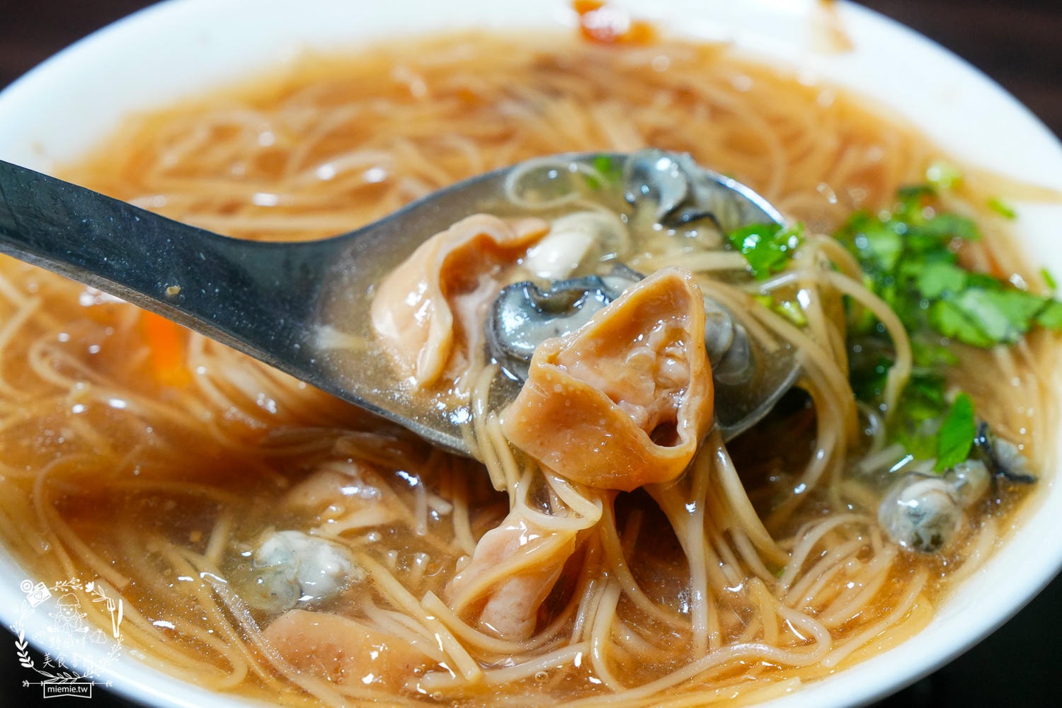 【台東跨年】鐵花商圈三天兩夜爆食攻略：直擊aMEI演唱會搖滾區美食、鐵花商圈在地神店懶人包