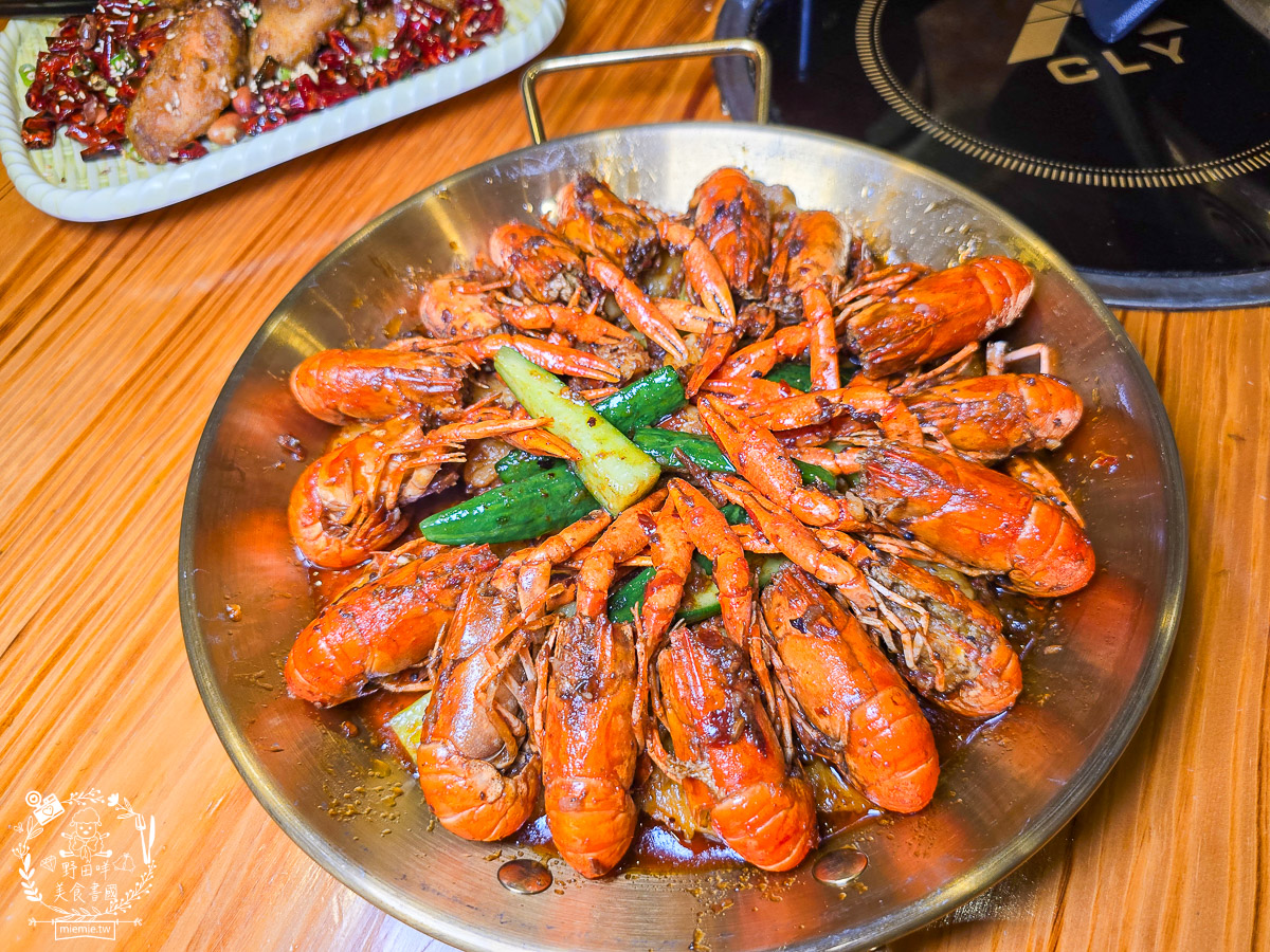 【鳳山美食】川辣道麻辣鍋物｜從重慶小龍蝦到青花椒水煮豬，一桌收服刁嘴老饕！2025鳳山川菜火鍋推薦