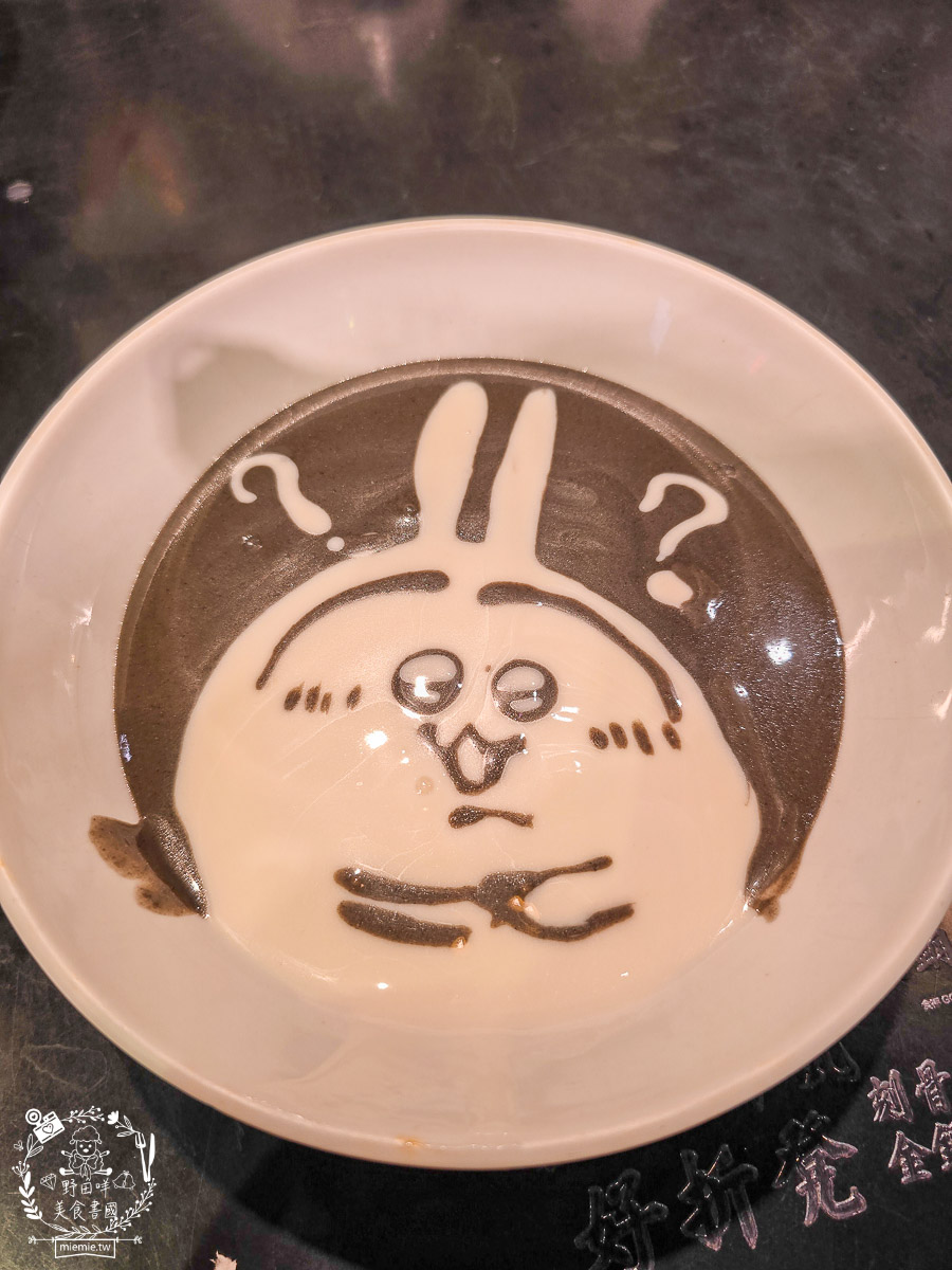 【高雄美食】誤闖王家衛的電影場景？在「九記食糖水」遇見手繪烏薩奇與傳說中的草莓燉奶