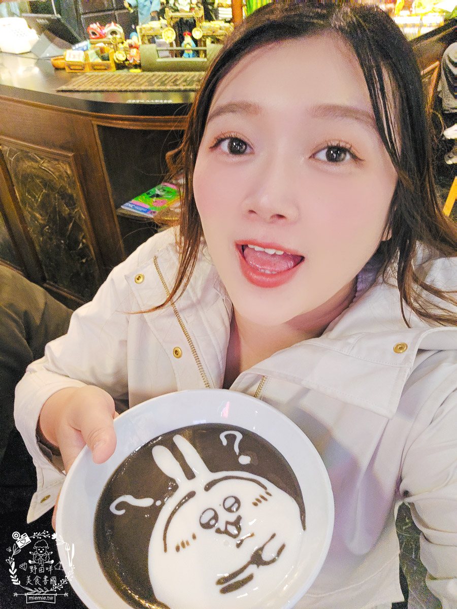 【高雄美食】誤闖王家衛的電影場景？在「九記食糖水」遇見手繪烏薩奇與傳說中的草莓燉奶