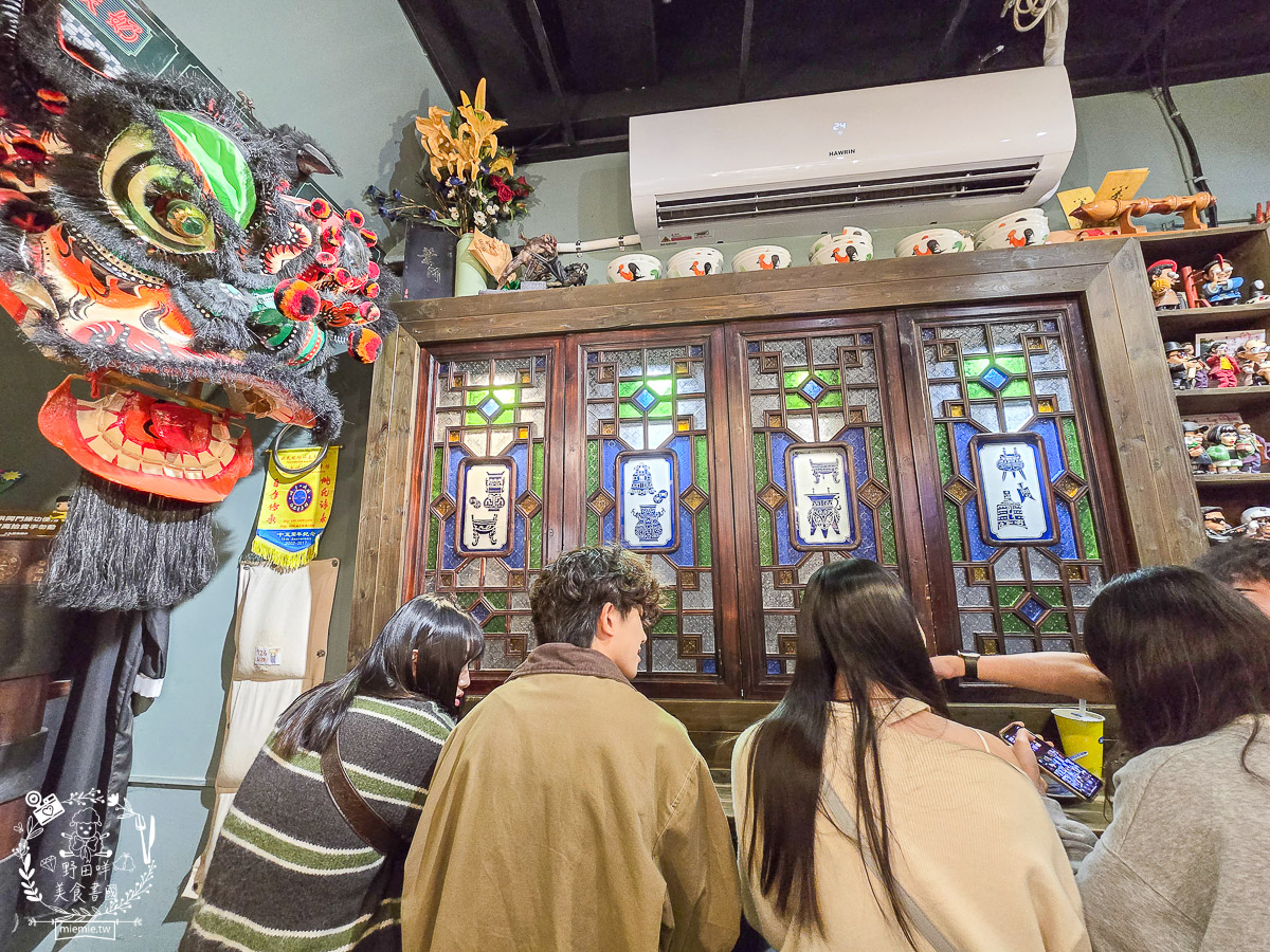 【高雄美食】誤闖王家衛的電影場景？在「九記食糖水」遇見手繪烏薩奇與傳說中的草莓燉奶