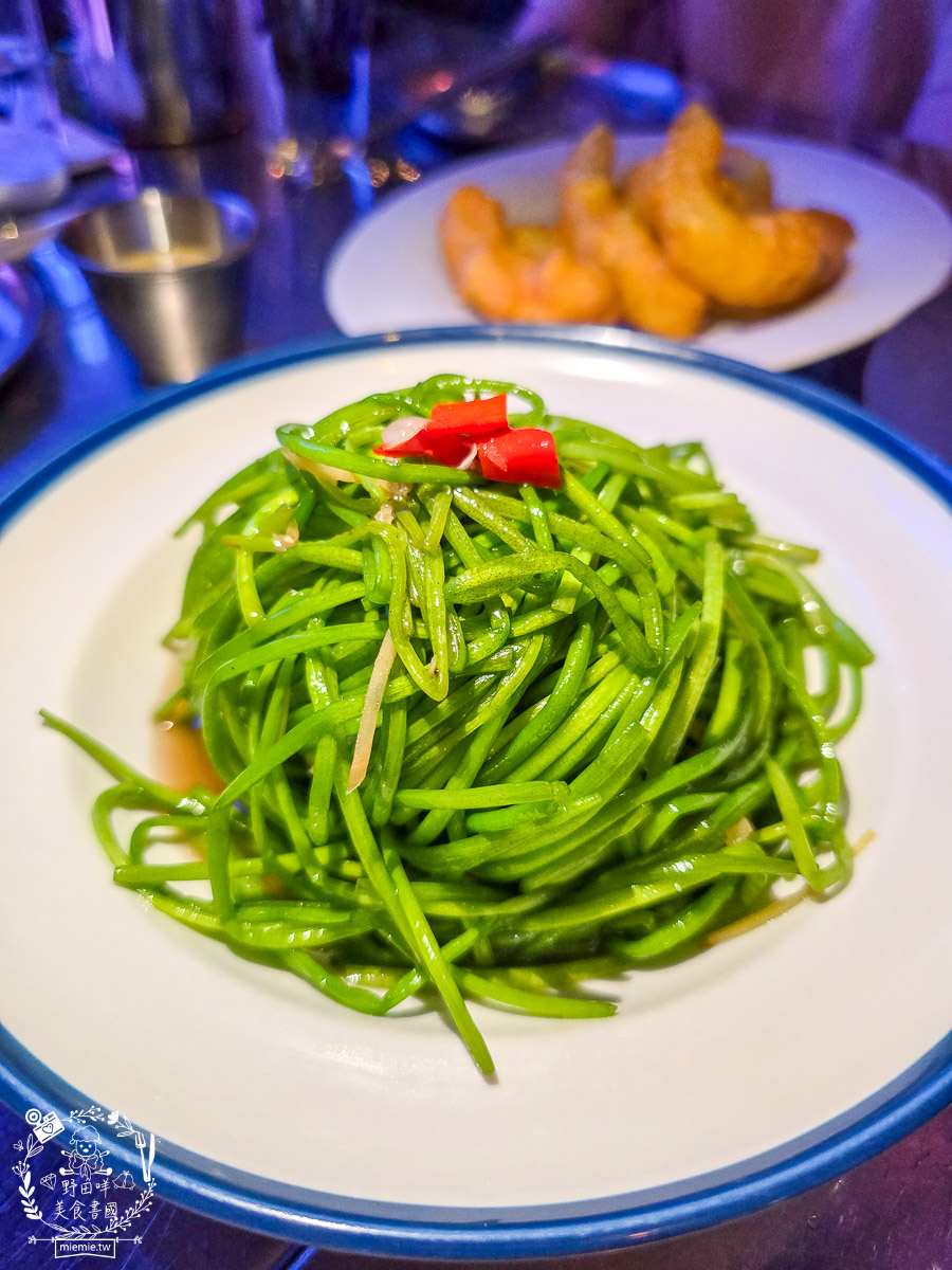 高雄駁二美食｜浪際 WAVE STELLAR｜大港橋旁最潮「台式時髦小吃」，在銀河系裡吃飛碟蚵嗲配夕陽！