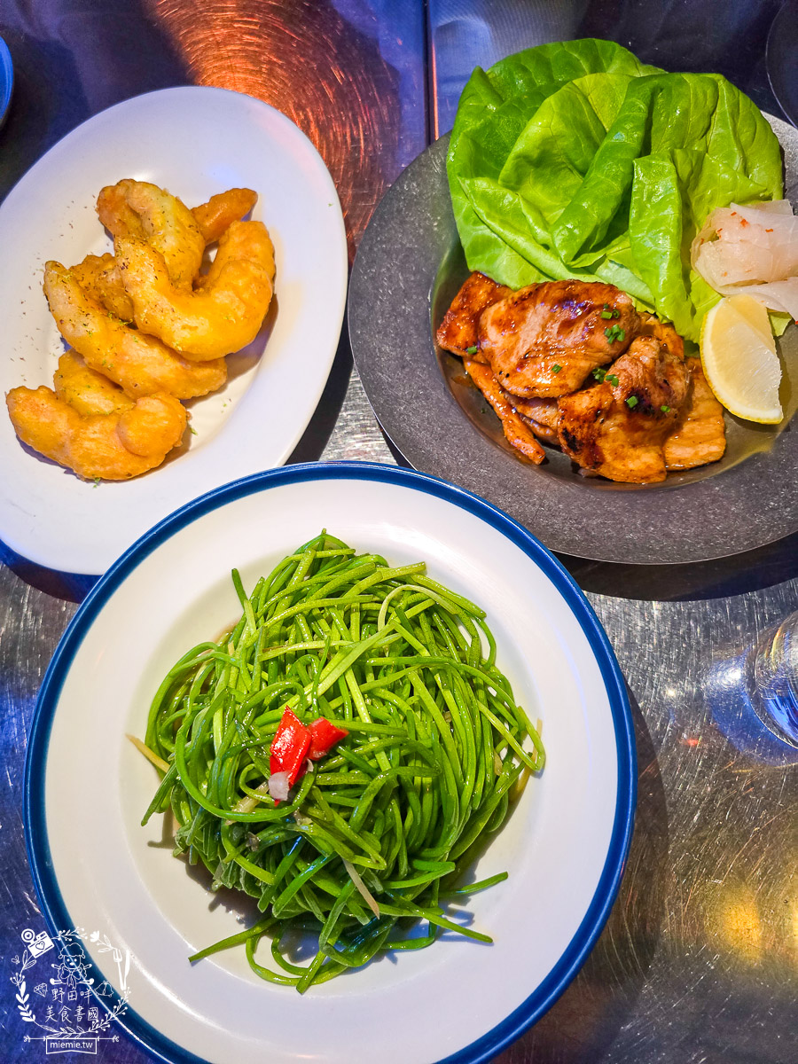 高雄駁二美食｜浪際 WAVE STELLAR｜大港橋旁最潮「台式時髦小吃」，在銀河系裡吃飛碟蚵嗲配夕陽！