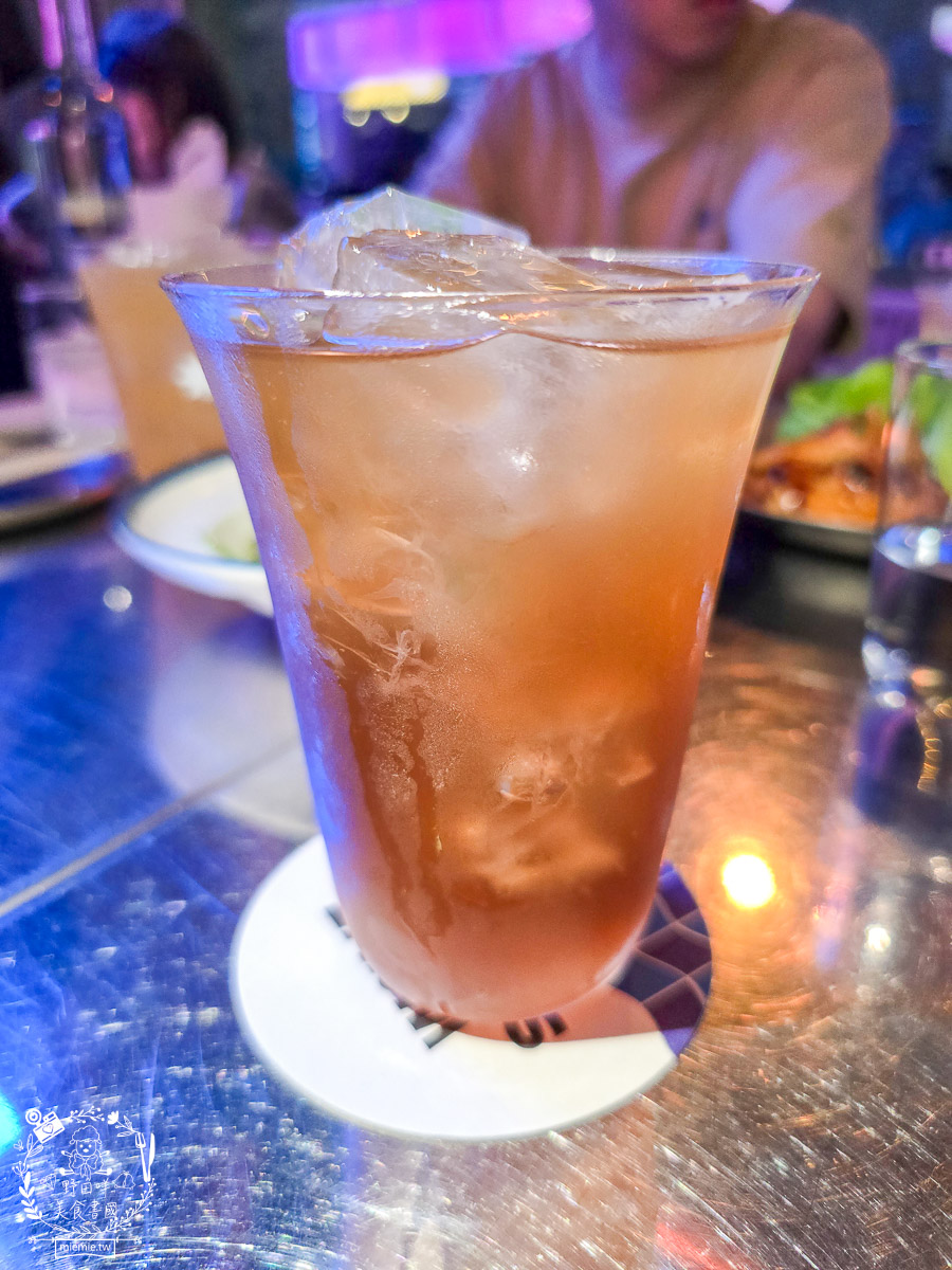 高雄駁二美食｜浪際 WAVE STELLAR｜大港橋旁最潮「台式時髦小吃」，在銀河系裡吃飛碟蚵嗲配夕陽！