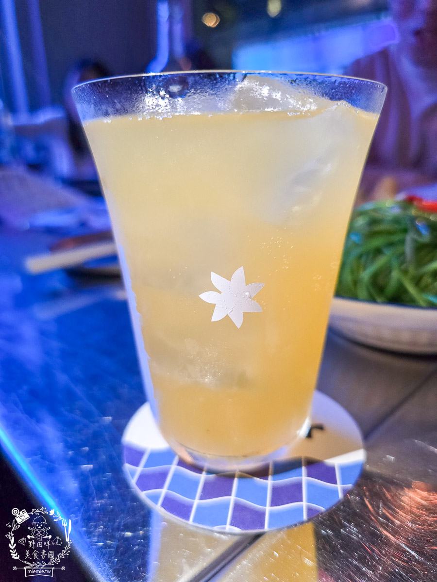 高雄駁二美食｜浪際 WAVE STELLAR｜大港橋旁最潮「台式時髦小吃」，在銀河系裡吃飛碟蚵嗲配夕陽！