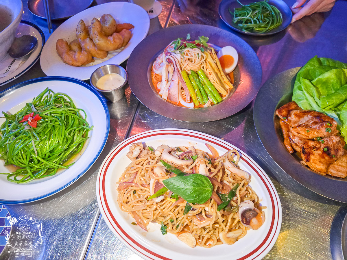 高雄駁二美食｜浪際 WAVE STELLAR｜大港橋旁最潮「台式時髦小吃」，在銀河系裡吃飛碟蚵嗲配夕陽！