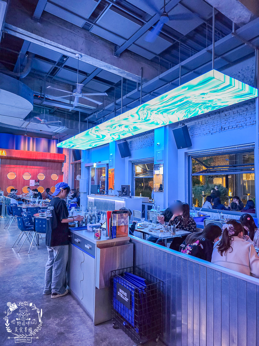 高雄駁二美食｜浪際 WAVE STELLAR｜大港橋旁最潮「台式時髦小吃」，在銀河系裡吃飛碟蚵嗲配夕陽！