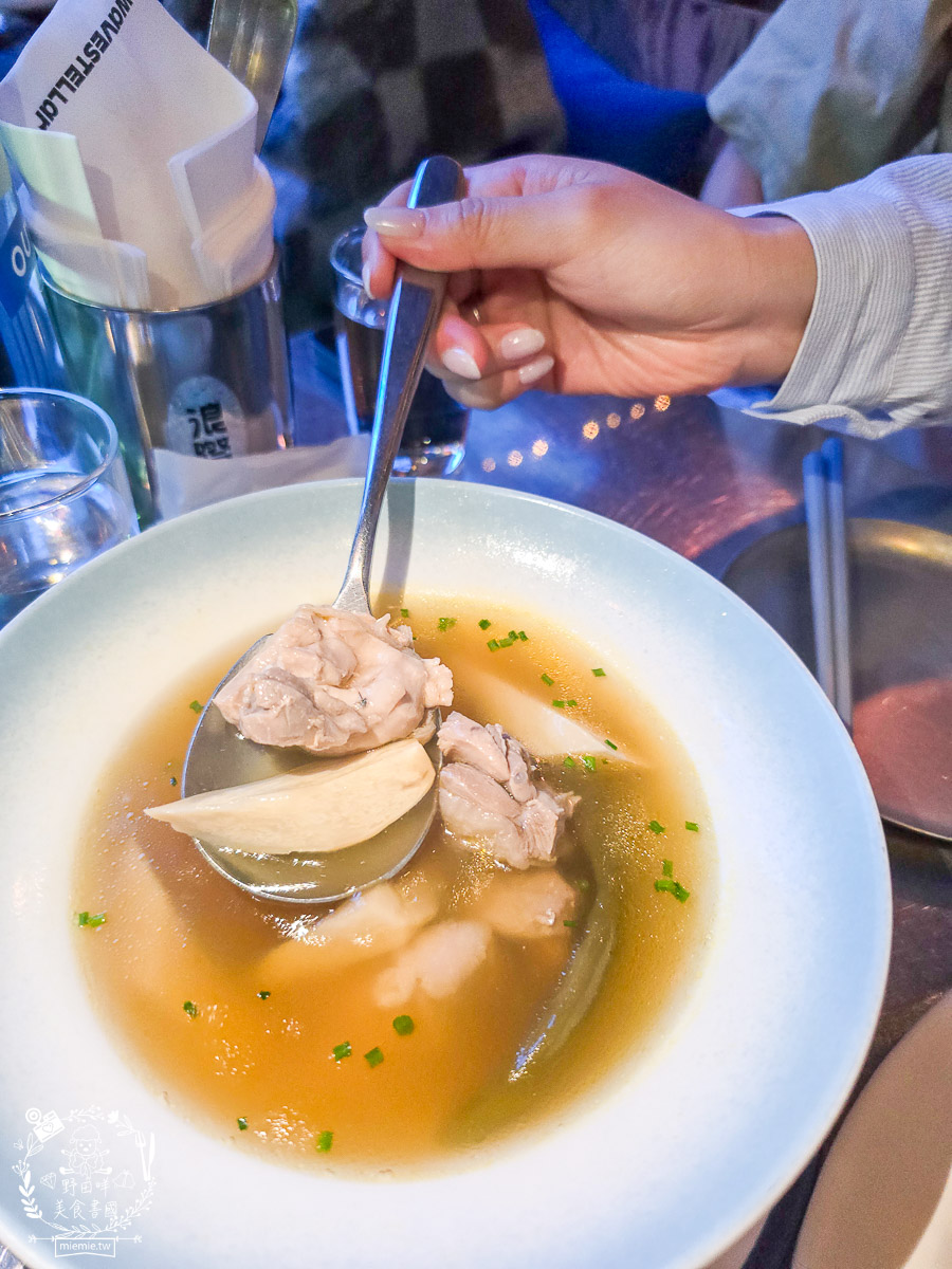 高雄駁二美食｜浪際 WAVE STELLAR｜大港橋旁最潮「台式時髦小吃」，在銀河系裡吃飛碟蚵嗲配夕陽！