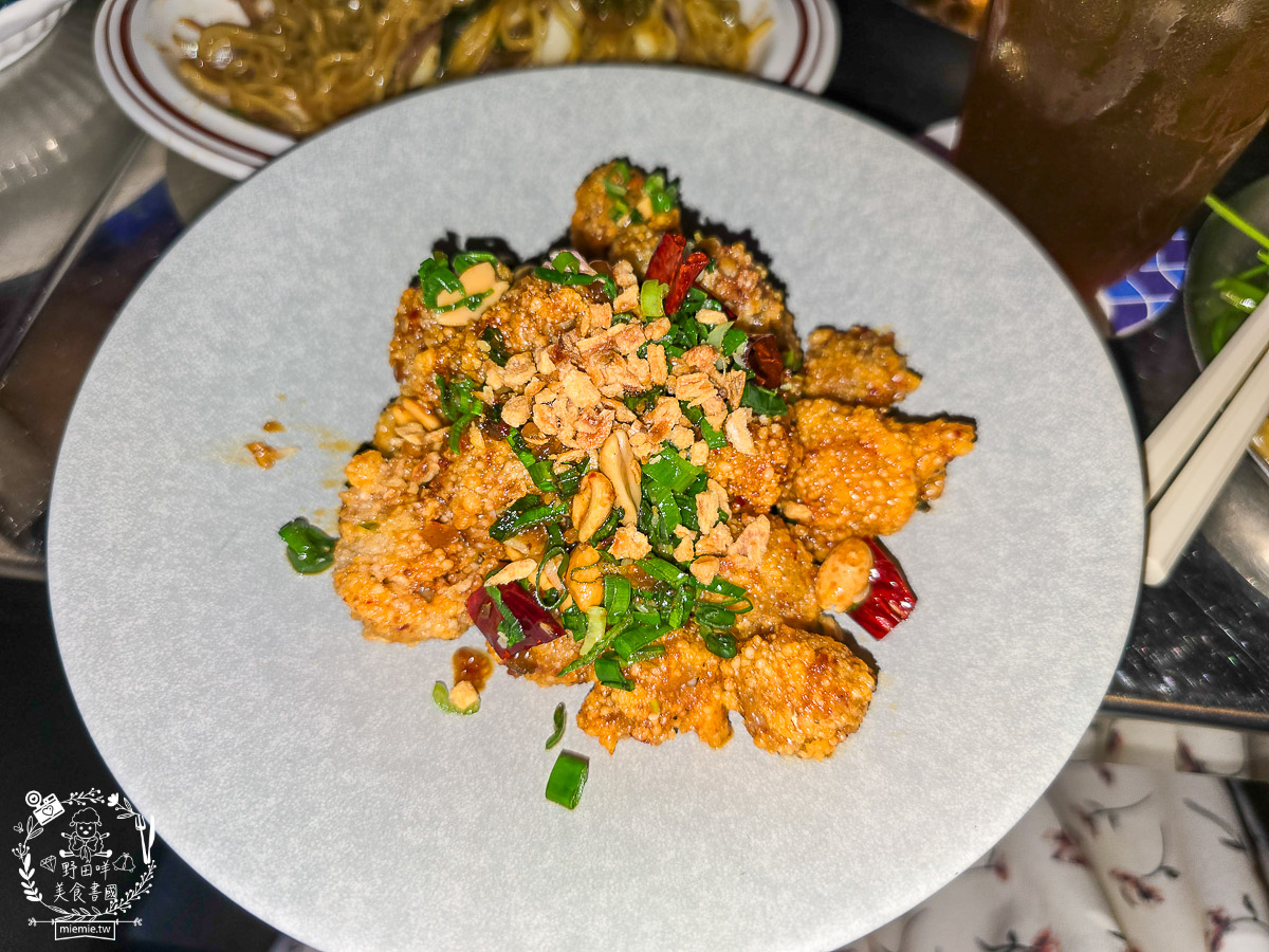 高雄駁二美食｜浪際 WAVE STELLAR｜大港橋旁最潮「台式時髦小吃」，在銀河系裡吃飛碟蚵嗲配夕陽！