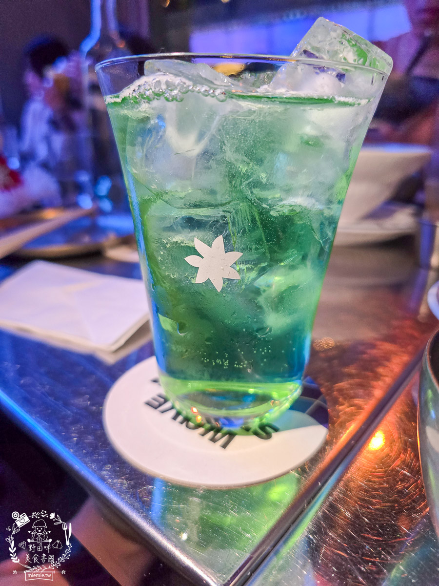 高雄駁二美食｜浪際 WAVE STELLAR｜大港橋旁最潮「台式時髦小吃」，在銀河系裡吃飛碟蚵嗲配夕陽！