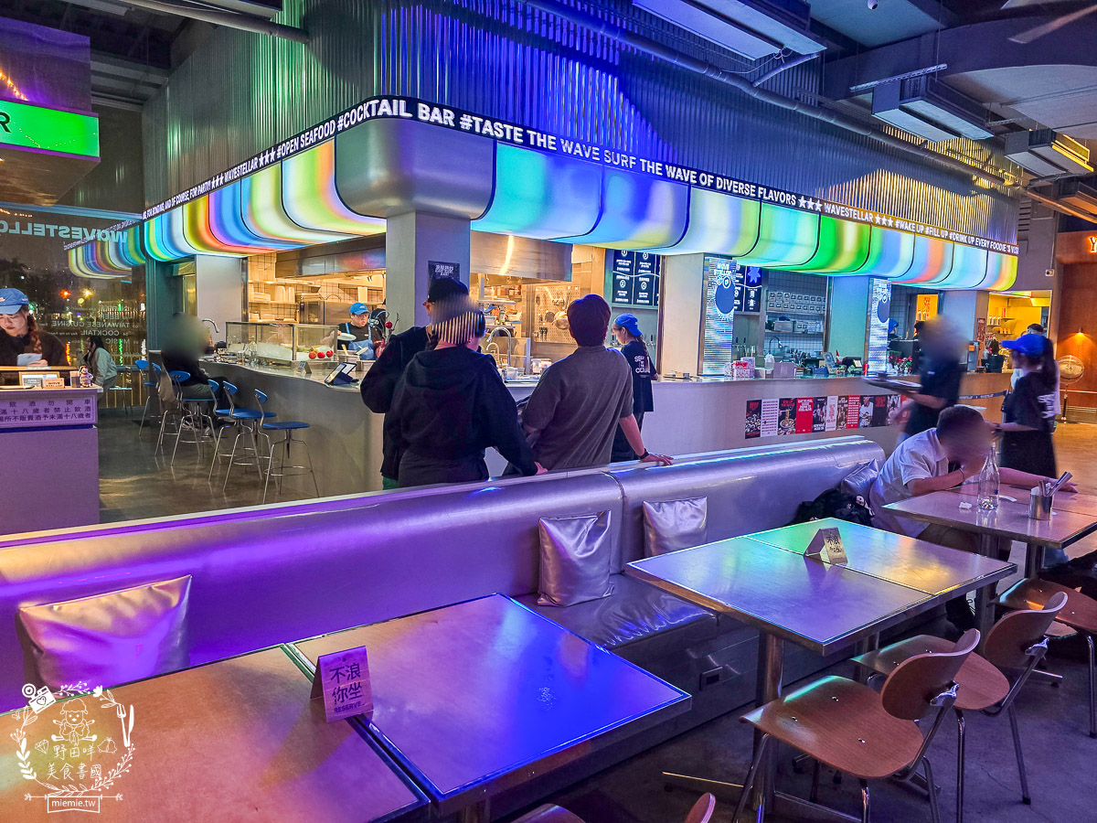 高雄駁二美食｜浪際 WAVE STELLAR｜大港橋旁最潮「台式時髦小吃」，在銀河系裡吃飛碟蚵嗲配夕陽！
