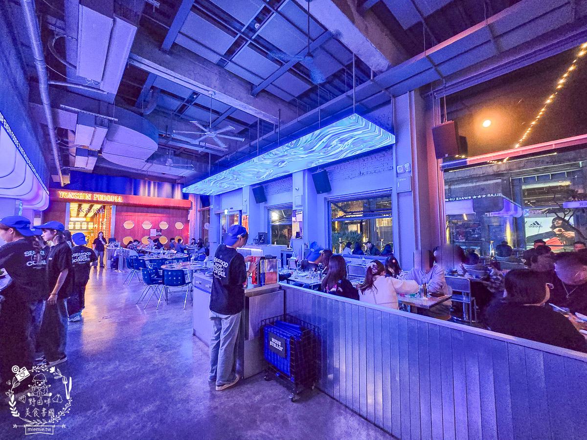 高雄駁二美食｜浪際 WAVE STELLAR｜大港橋旁最潮「台式時髦小吃」，在銀河系裡吃飛碟蚵嗲配夕陽！