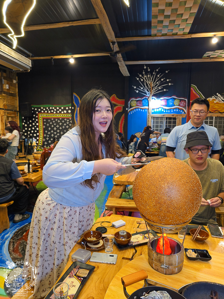 台東美食｜阿里岸原住民風味餐廳｜部落裡的法式饗宴！開箱7,000元超浮誇海陸全餐！白蘭地石頭鍋太震撼！