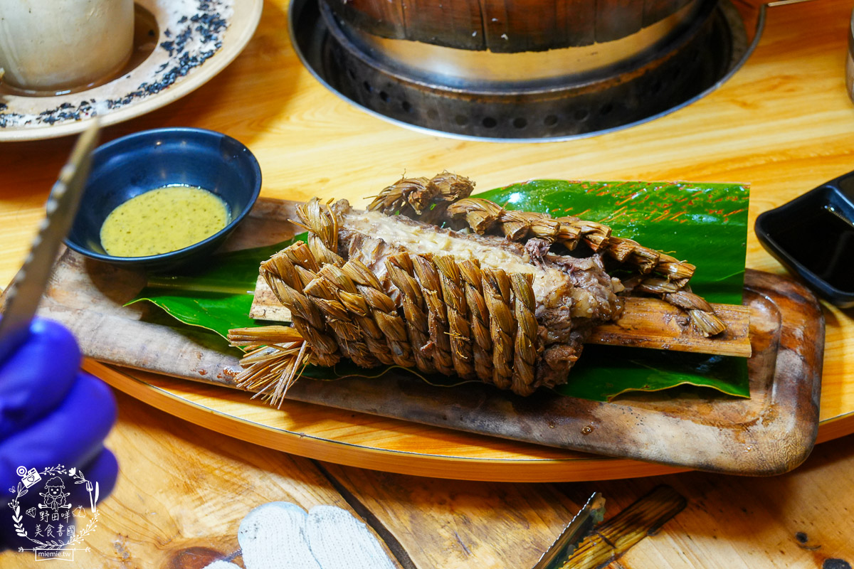 台東美食｜阿里岸原住民風味餐廳｜部落裡的法式饗宴！開箱7,000元超浮誇海陸全餐！白蘭地石頭鍋太震撼！