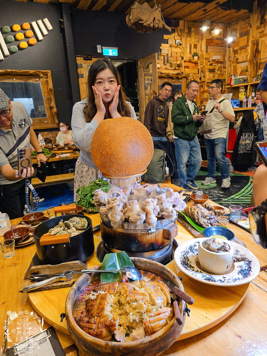 台東美食｜阿里岸原住民風味餐廳｜部落裡的法式饗宴！開箱7,000元超浮誇海陸全餐！白蘭地石頭鍋太震撼！