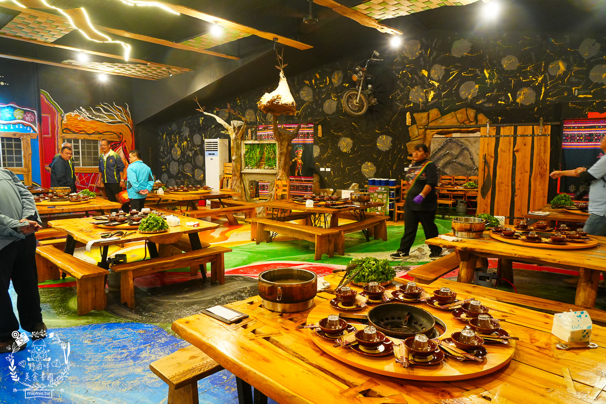 台東美食｜阿里岸原住民風味餐廳｜部落裡的法式饗宴！開箱7,000元超浮誇海陸全餐！白蘭地石頭鍋太震撼！