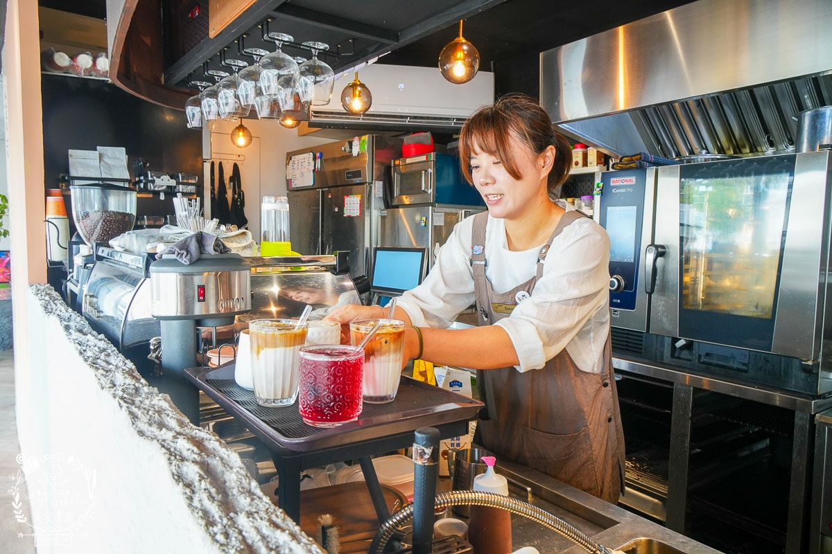 台東美食｜鷗咖啡 AU CAFÉ｜在地風味阿粨餐、得獎創意咖啡與精緻甜點的完美結合！