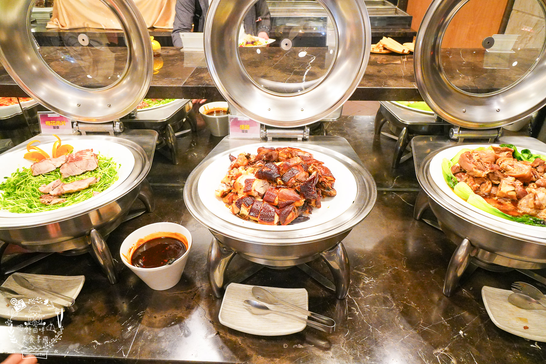 台東住宿｜台東富野渡假酒店｜入住就送豐盛宵夜早餐吃到飽！雙人景觀房舒適寬敞|早餐DIY擔仔麵|CP值超高的市區住宿推薦！