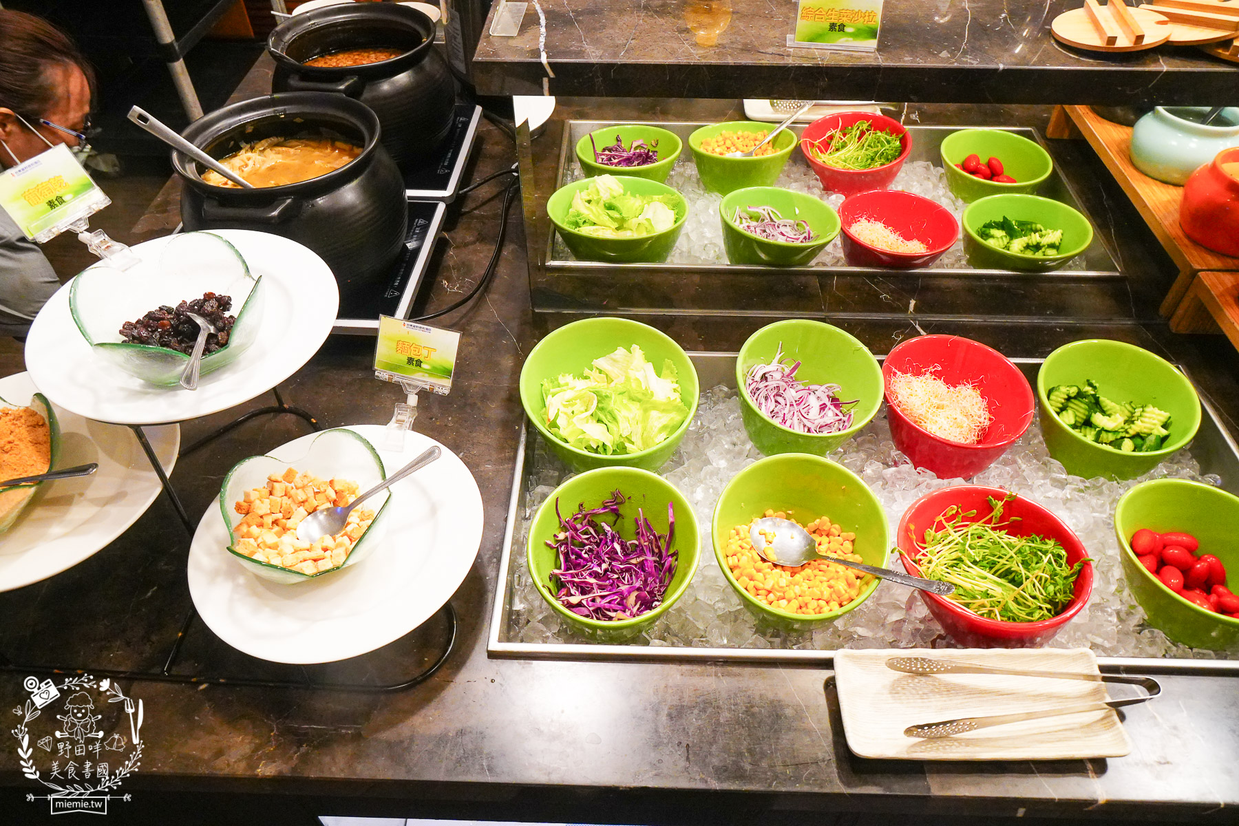 台東住宿｜台東富野渡假酒店｜入住就送豐盛宵夜早餐吃到飽！雙人景觀房舒適寬敞|早餐DIY擔仔麵|CP值超高的市區住宿推薦！