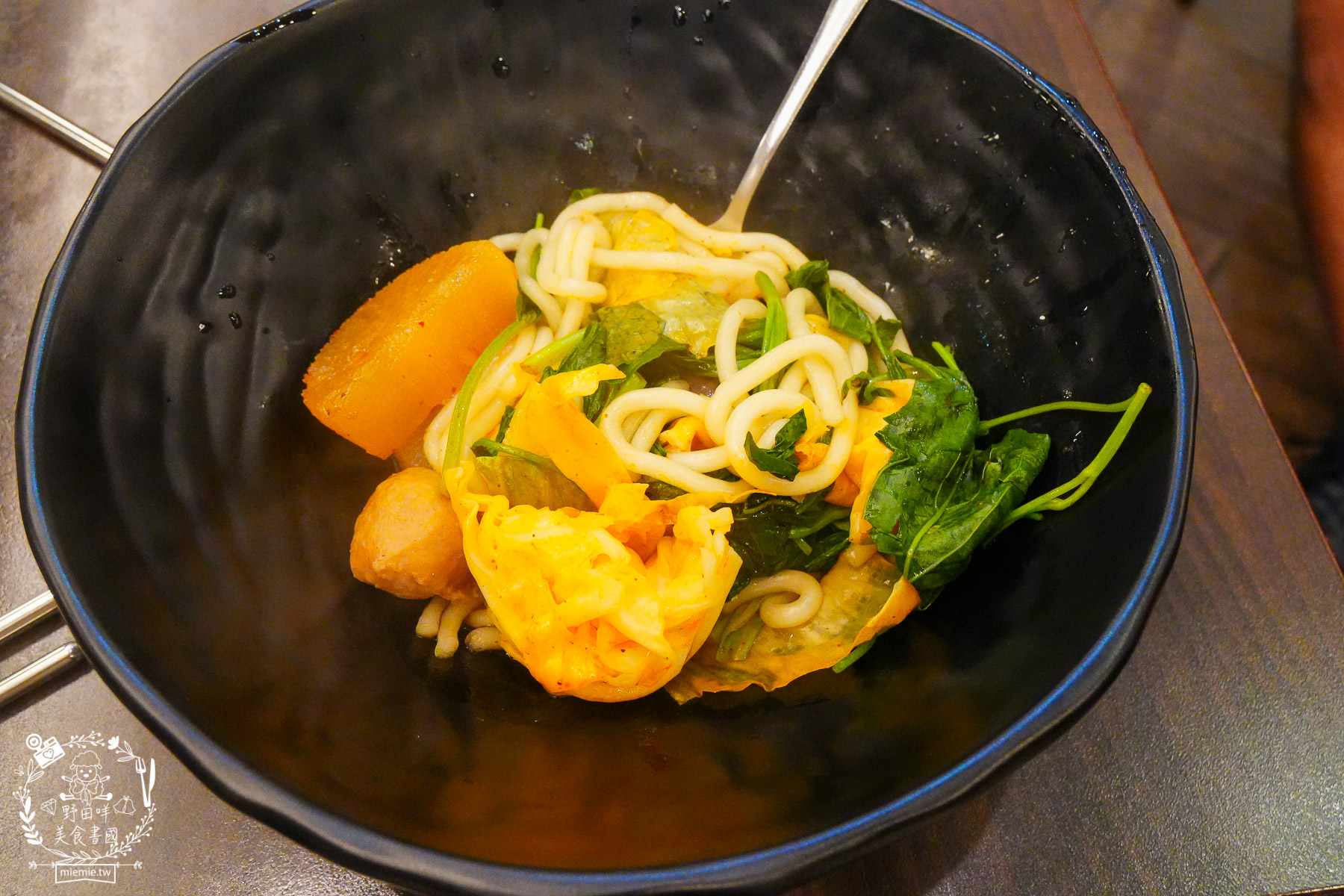 台東住宿｜台東富野渡假酒店｜入住就送豐盛宵夜早餐吃到飽！雙人景觀房舒適寬敞|早餐DIY擔仔麵|CP值超高的市區住宿推薦！