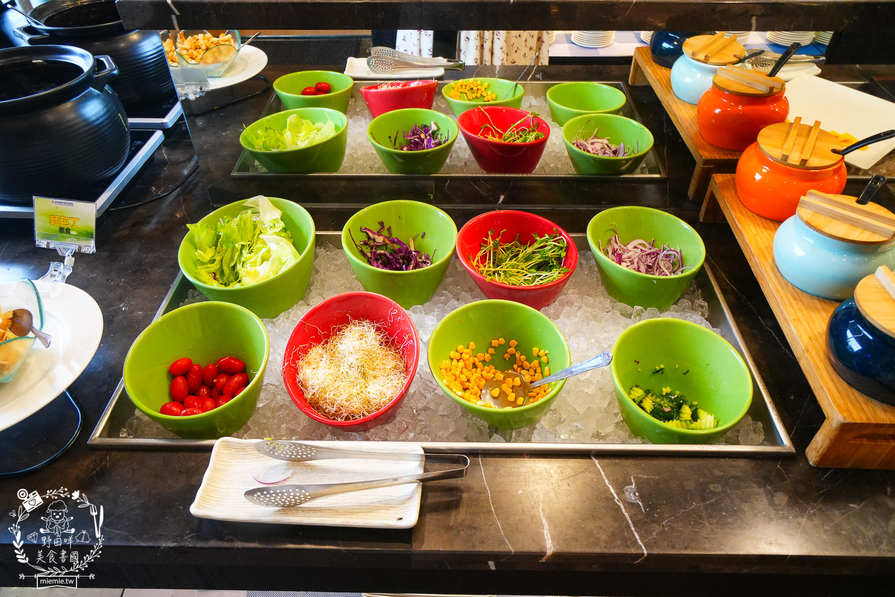 台東住宿｜台東富野渡假酒店｜入住就送豐盛宵夜早餐吃到飽！雙人景觀房舒適寬敞|早餐DIY擔仔麵|CP值超高的市區住宿推薦！