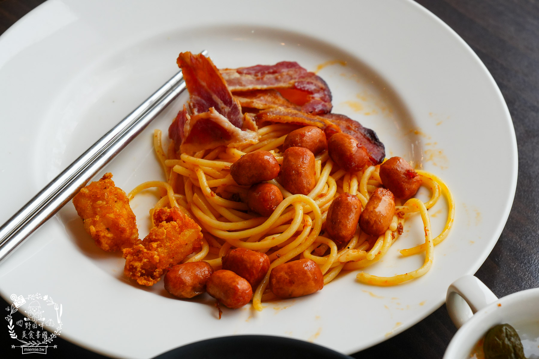 台東住宿｜台東富野渡假酒店｜入住就送豐盛宵夜早餐吃到飽！雙人景觀房舒適寬敞|早餐DIY擔仔麵|CP值超高的市區住宿推薦！