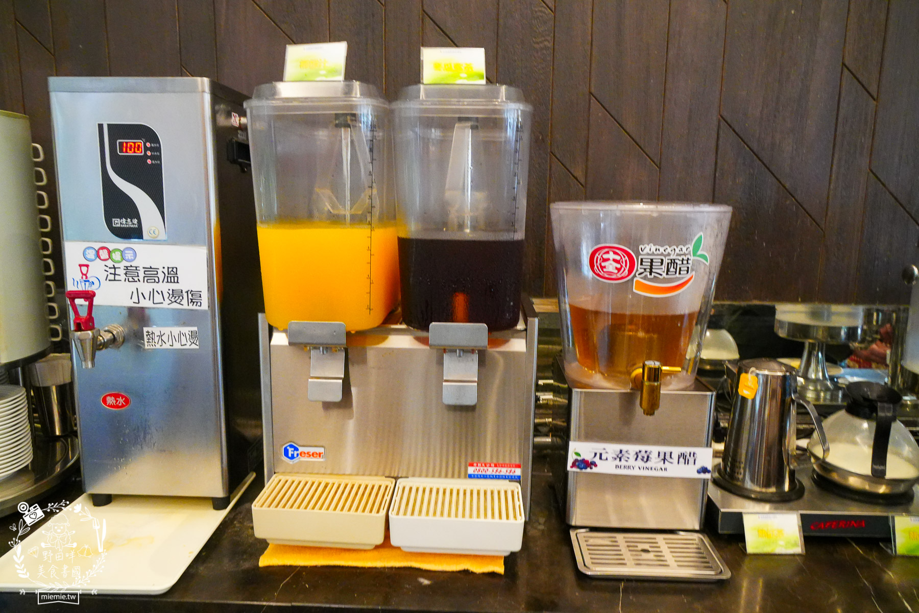 台東住宿｜台東富野渡假酒店｜入住就送豐盛宵夜早餐吃到飽！雙人景觀房舒適寬敞|早餐DIY擔仔麵|CP值超高的市區住宿推薦！