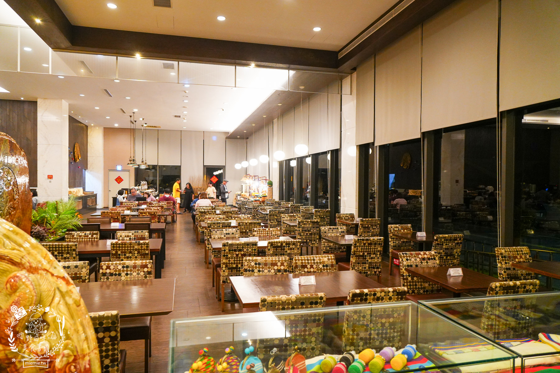 台東住宿｜台東富野渡假酒店｜入住就送豐盛宵夜早餐吃到飽！雙人景觀房舒適寬敞|早餐DIY擔仔麵|CP值超高的市區住宿推薦！