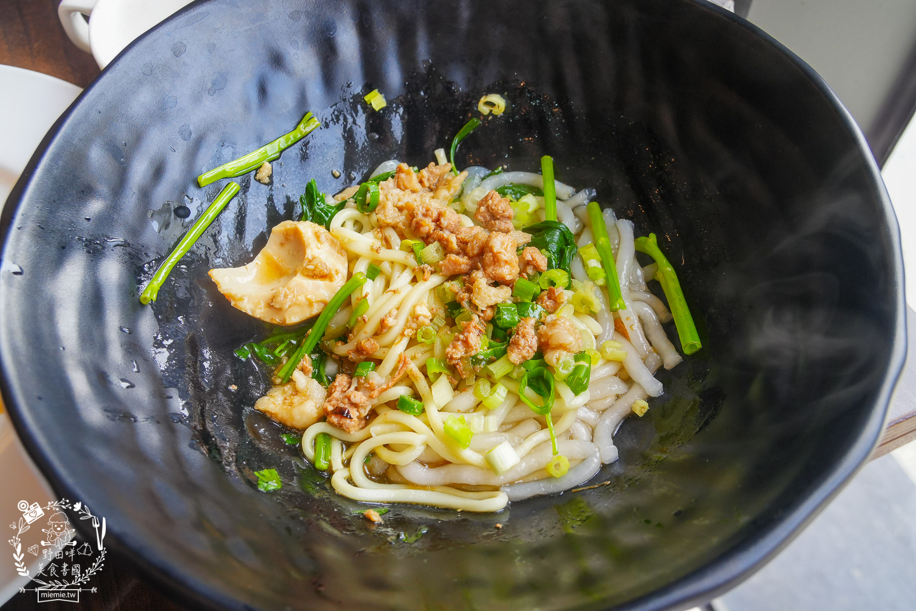 台東住宿｜台東富野渡假酒店｜入住就送豐盛宵夜早餐吃到飽！雙人景觀房舒適寬敞|早餐DIY擔仔麵|CP值超高的市區住宿推薦！