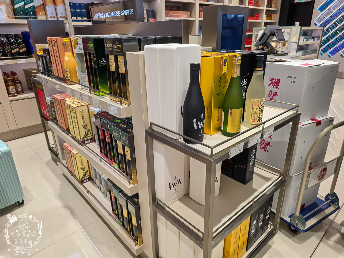 【2025那霸機場免稅店攻略】必買伴手禮、專櫃彩妝藥妝、市區提貨流程懶人包！沖繩那霸機場買什麼？最新免稅店清單：紅芋塔、YSL粉底液、限定藥妝全收錄