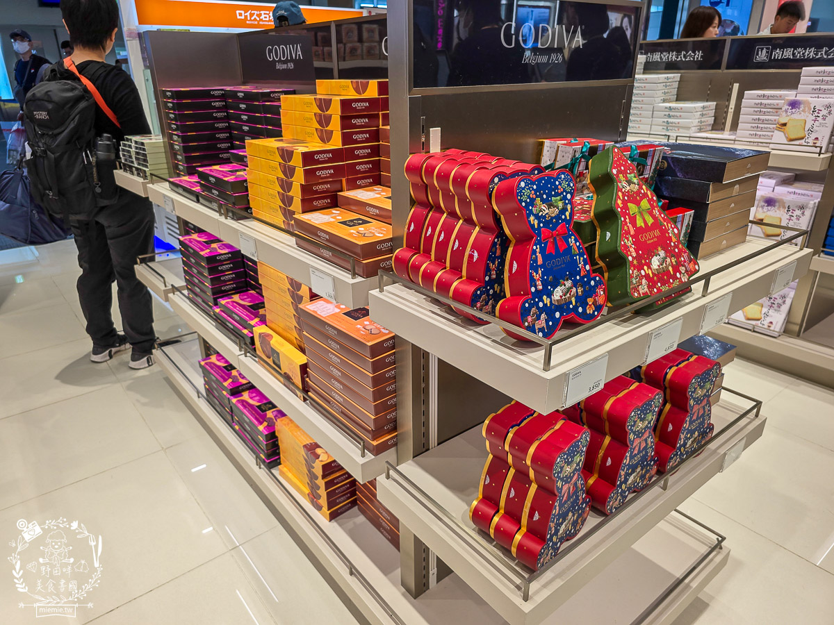 【2025那霸機場免稅店攻略】必買伴手禮、專櫃彩妝藥妝、市區提貨流程懶人包！沖繩那霸機場買什麼？最新免稅店清單：紅芋塔、YSL粉底液、限定藥妝全收錄