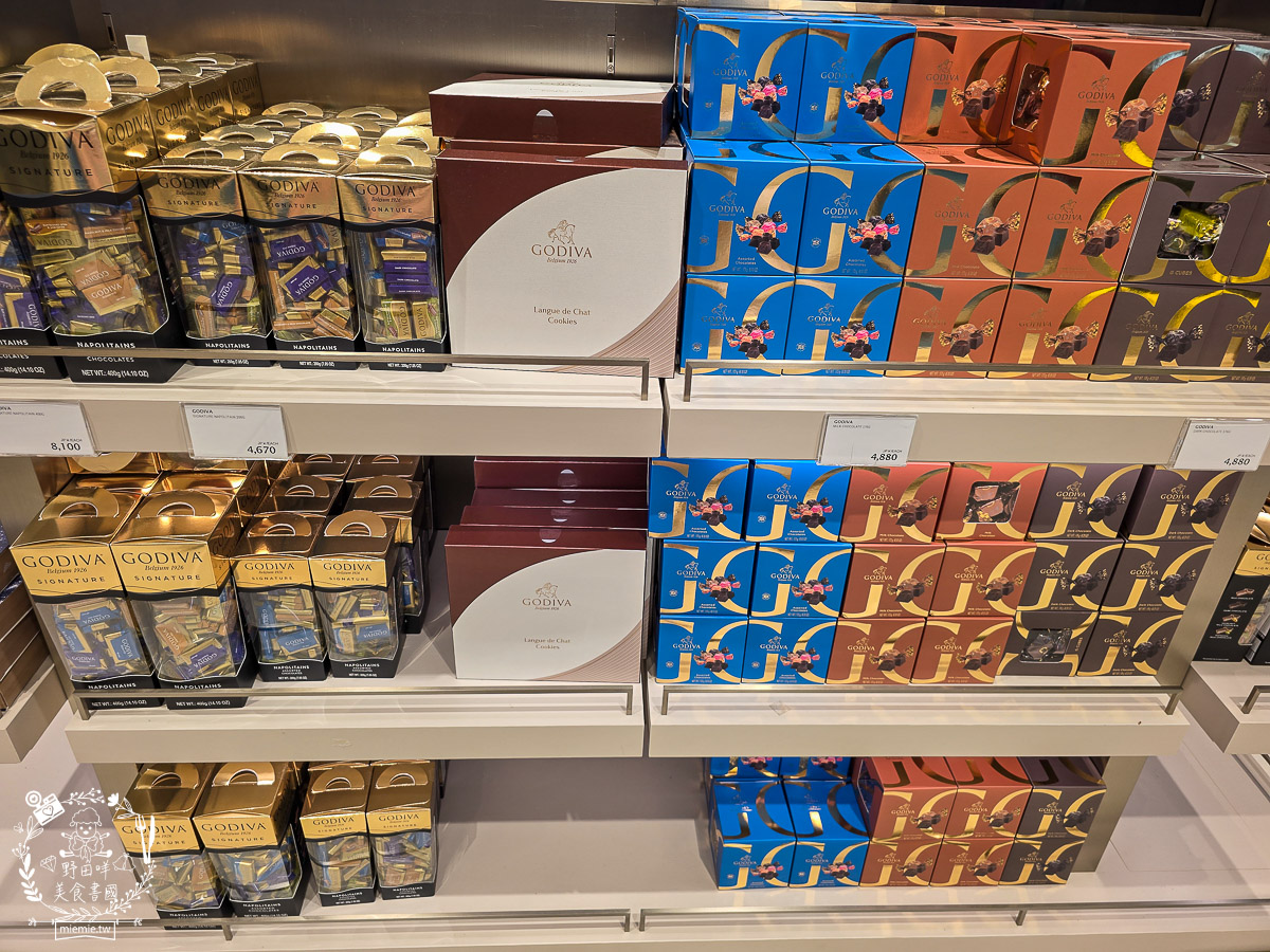 【2025那霸機場免稅店攻略】必買伴手禮、專櫃彩妝藥妝、市區提貨流程懶人包！沖繩那霸機場買什麼？最新免稅店清單：紅芋塔、YSL粉底液、限定藥妝全收錄